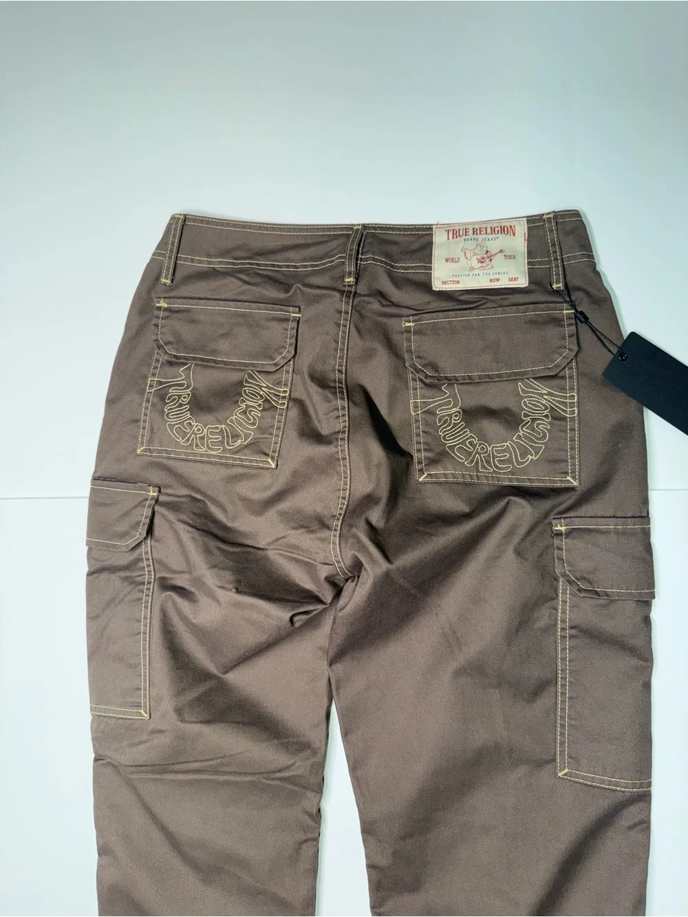 True Religion Cargo Pants EMB Outline Mens  30x32 Color Bracken Retail $169 NWT